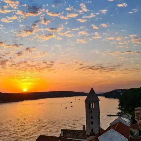 Lux Attic Old Town Rab Διαμέρισμα *
