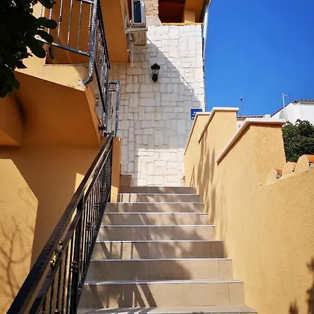 Lux Attic Old Town Rab Apartmán *