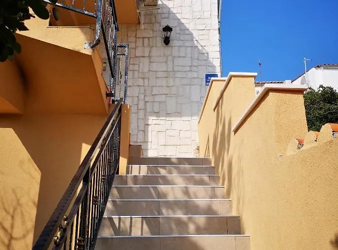 Lux Attic Old Town Rab Appartamento *